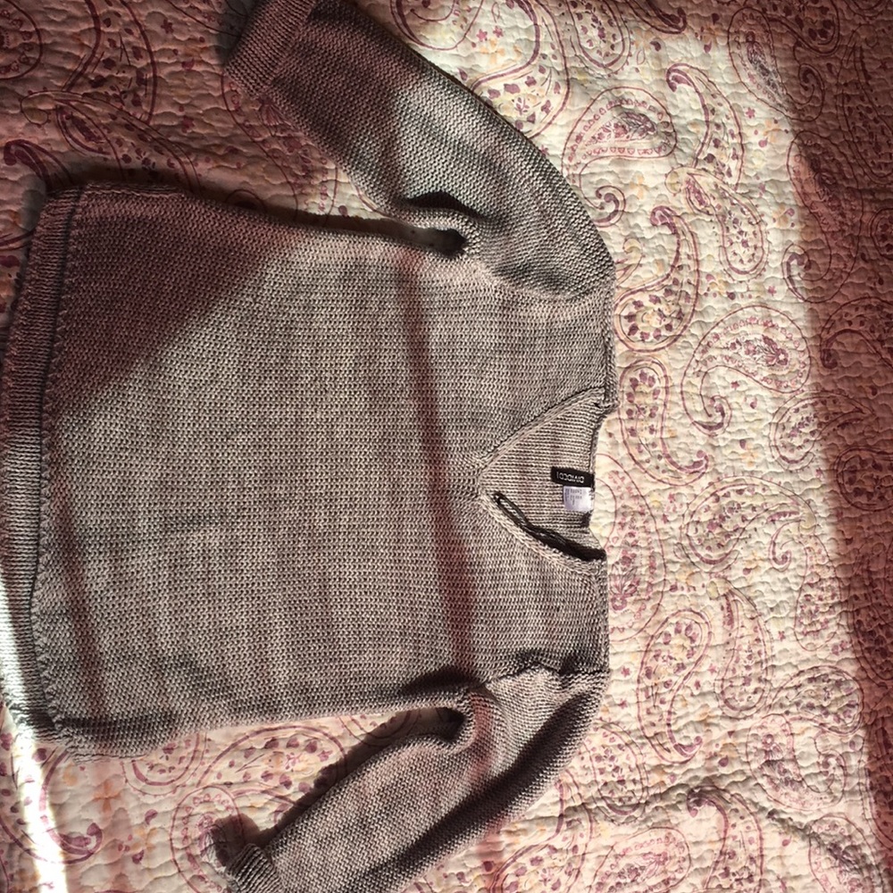 Grey knit sweater with short sleeves